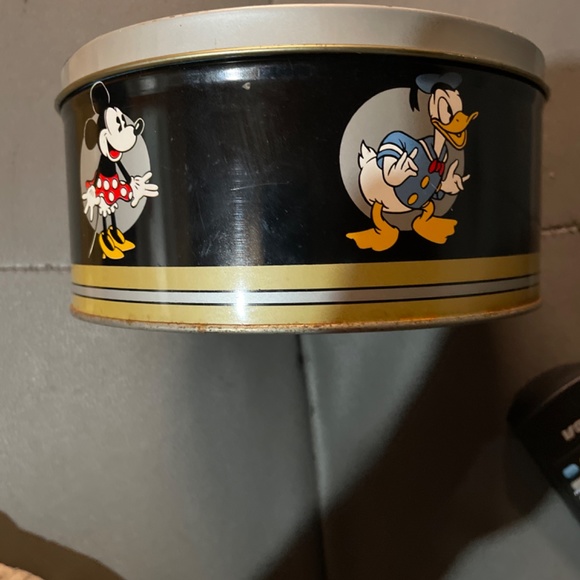 Container - Picture 2 of 3